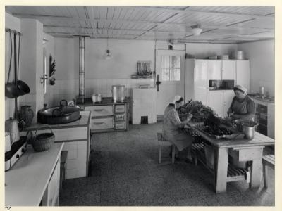 La cucina al CEIS (da Album Giardino d'infanzia 1949, fotografo E. Koehli)